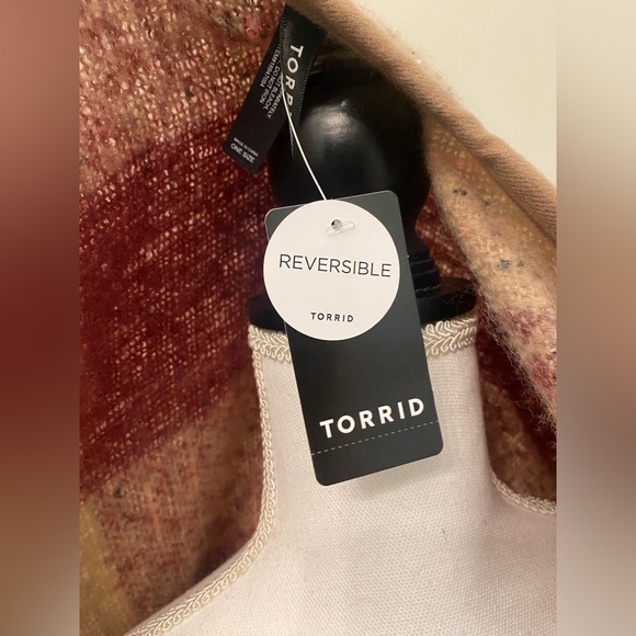 Torrid Reversible Kimono - Picture 5 of 7